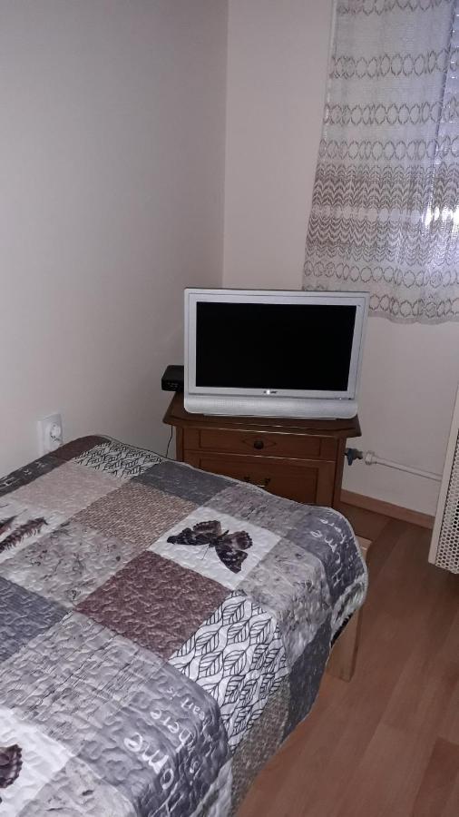 Annika Apartman Эгер Экстерьер фото